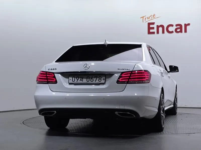 Mercedes-Benz E 220 Bluetech Avant Garde Sports - САМО 30% АВАНС, снимка 4 - Автомобили и джипове - 55800253