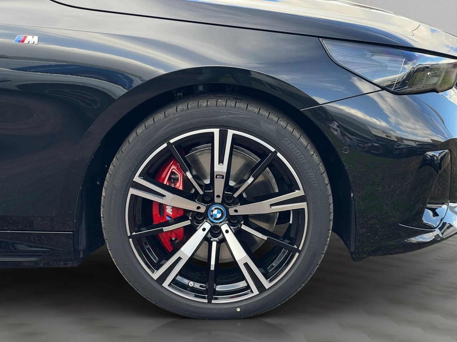 BMW 550 e xDrive = NEW= M-Sport Pro Гаранция - изображение 4