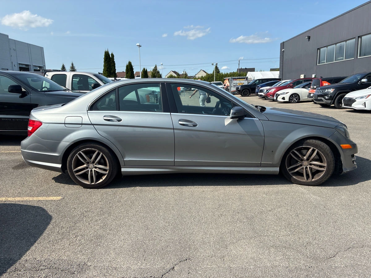 Mercedes-Benz C 300 * CARFAX* АВТОФИНАНСИРАНЕ БЕЗ ПЪРВОНАЧАЛНА ВНОСКА! - изображение 4