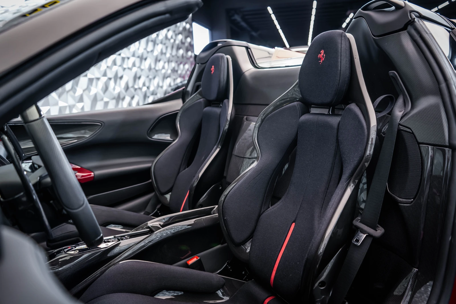 Ferrari SF 90 Spider Tailor Made 1000GP, снимка 12 - Автомобили и джипове - 53777289