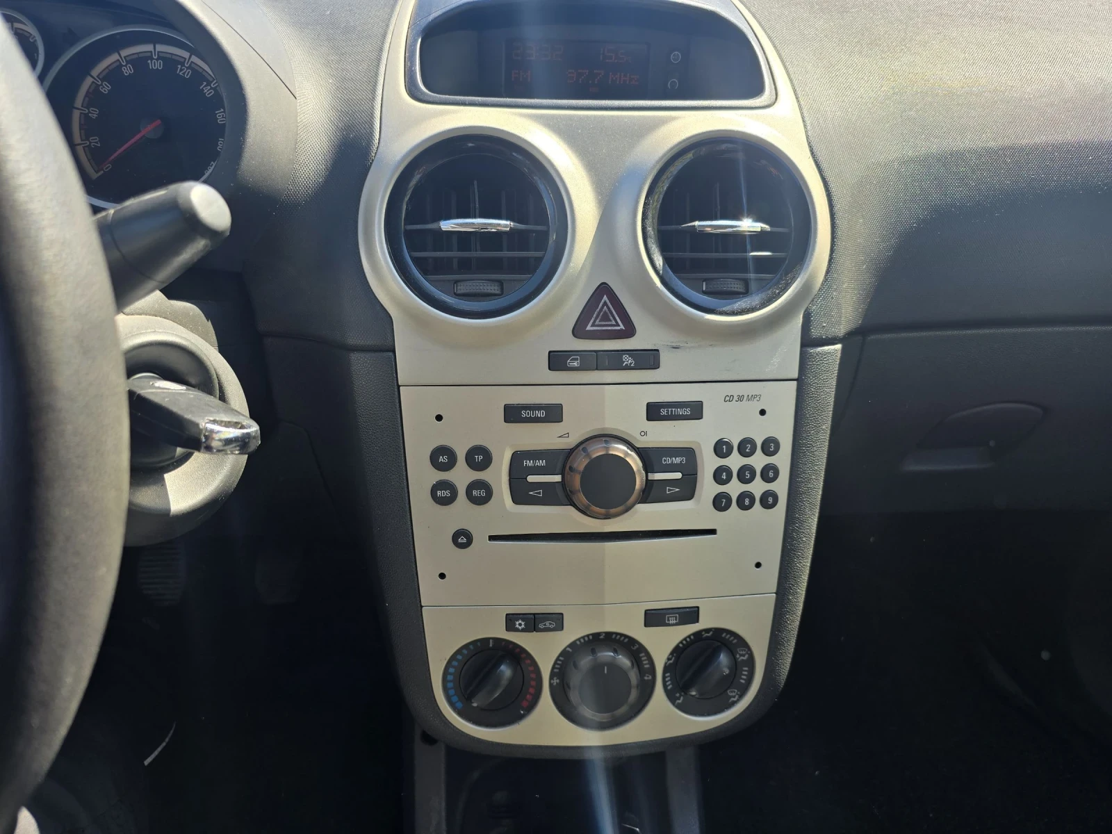 Opel Corsa 1.2i, снимка 15 - Автомобили и джипове - 54114221