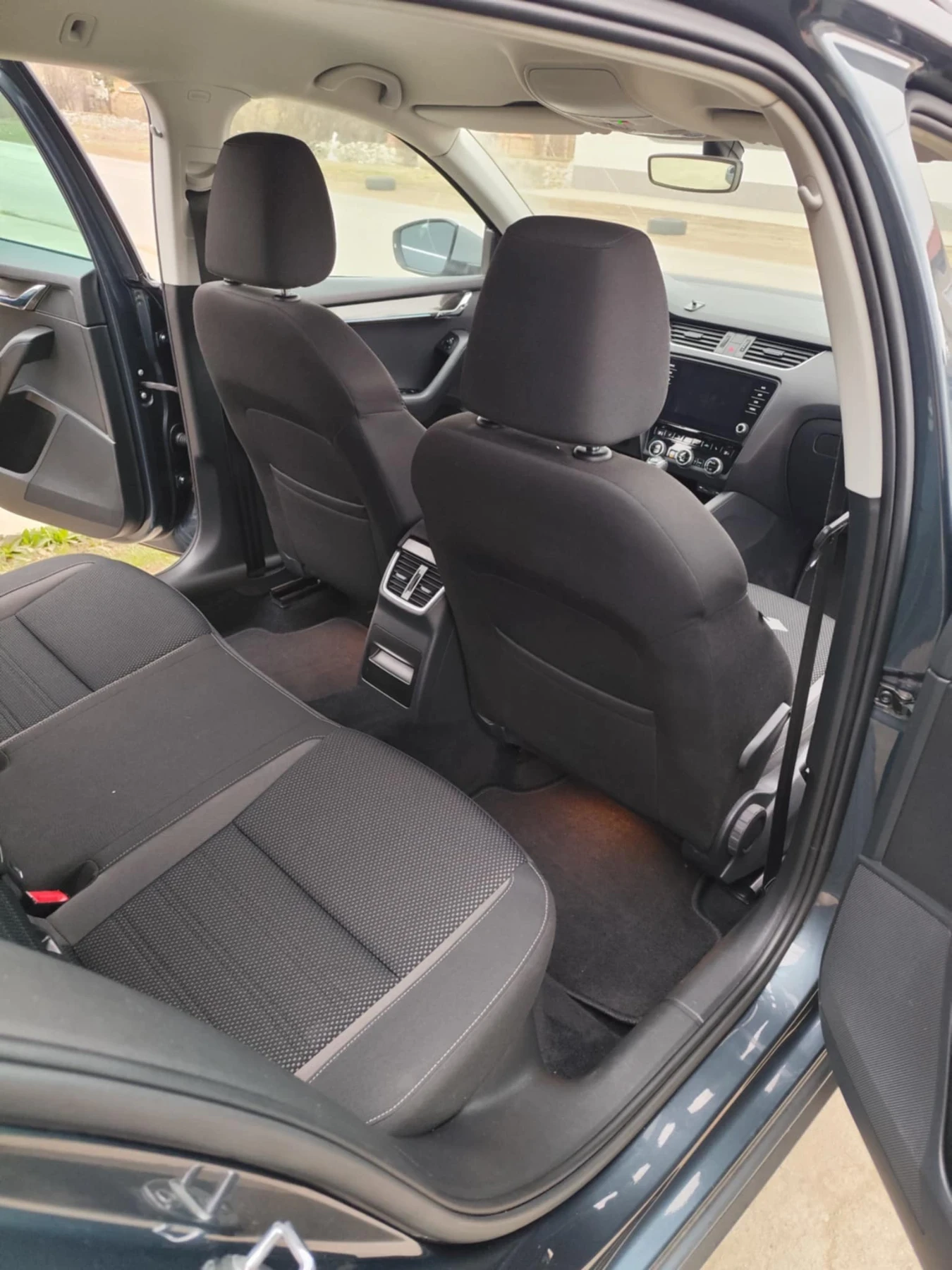 Skoda Octavia 2.0 TDI, снимка 9 - Автомобили и джипове - 54370234