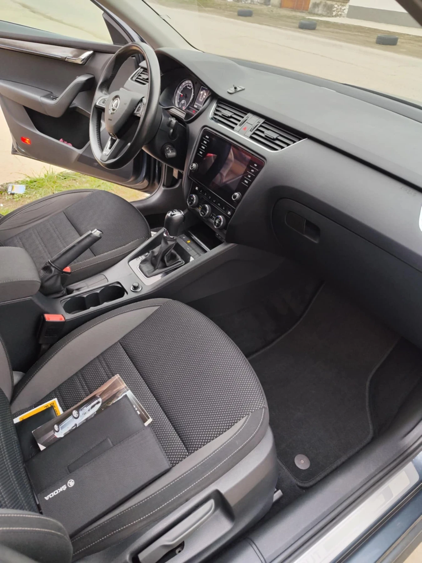 Skoda Octavia 2.0 TDI, снимка 8 - Автомобили и джипове - 54370234