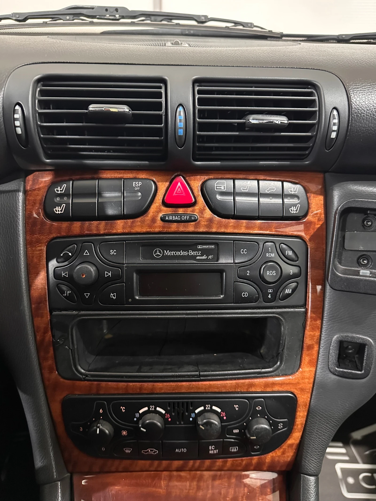 Mercedes-Benz C 220, снимка 10 - Автомобили и джипове - 54449803