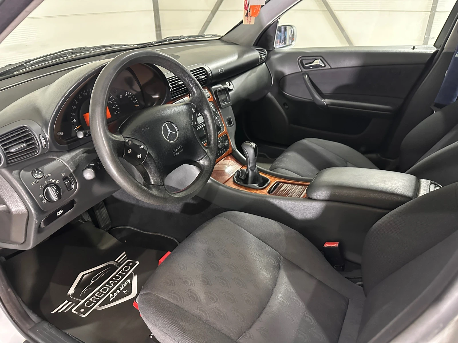 Mercedes-Benz C 220, снимка 7 - Автомобили и джипове - 54449803
