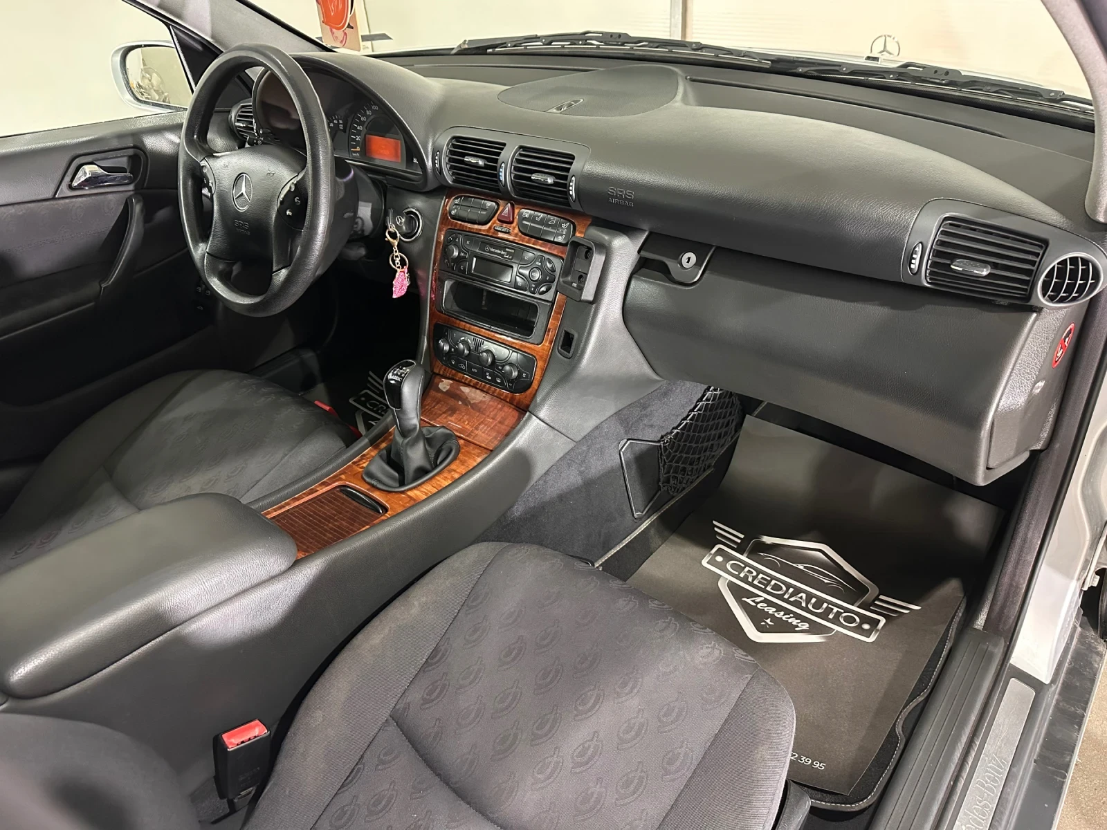 Mercedes-Benz C 220, снимка 9 - Автомобили и джипове - 54449803