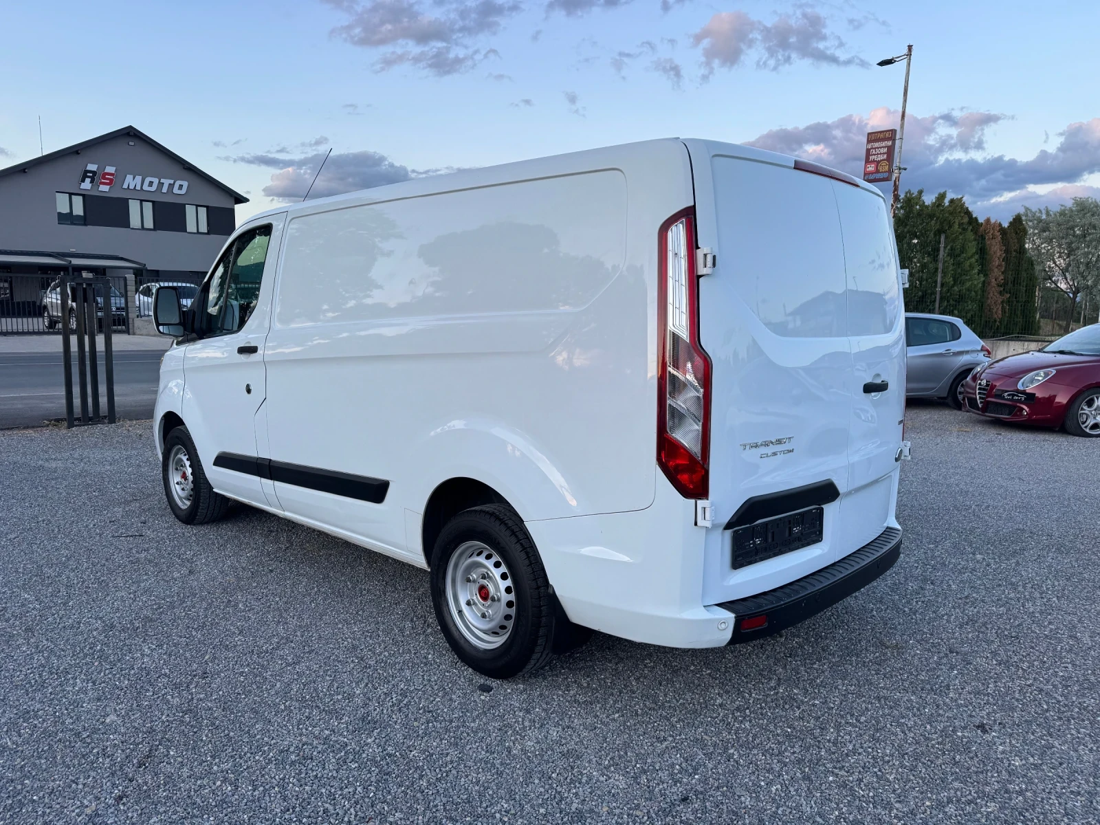 Ford Transit Custom 2.0TDCI L1 H1 FACE!!KLIMA!! 3 seats!! Euro 6!!, снимка 4 - Автомобили и джипове - 54654627