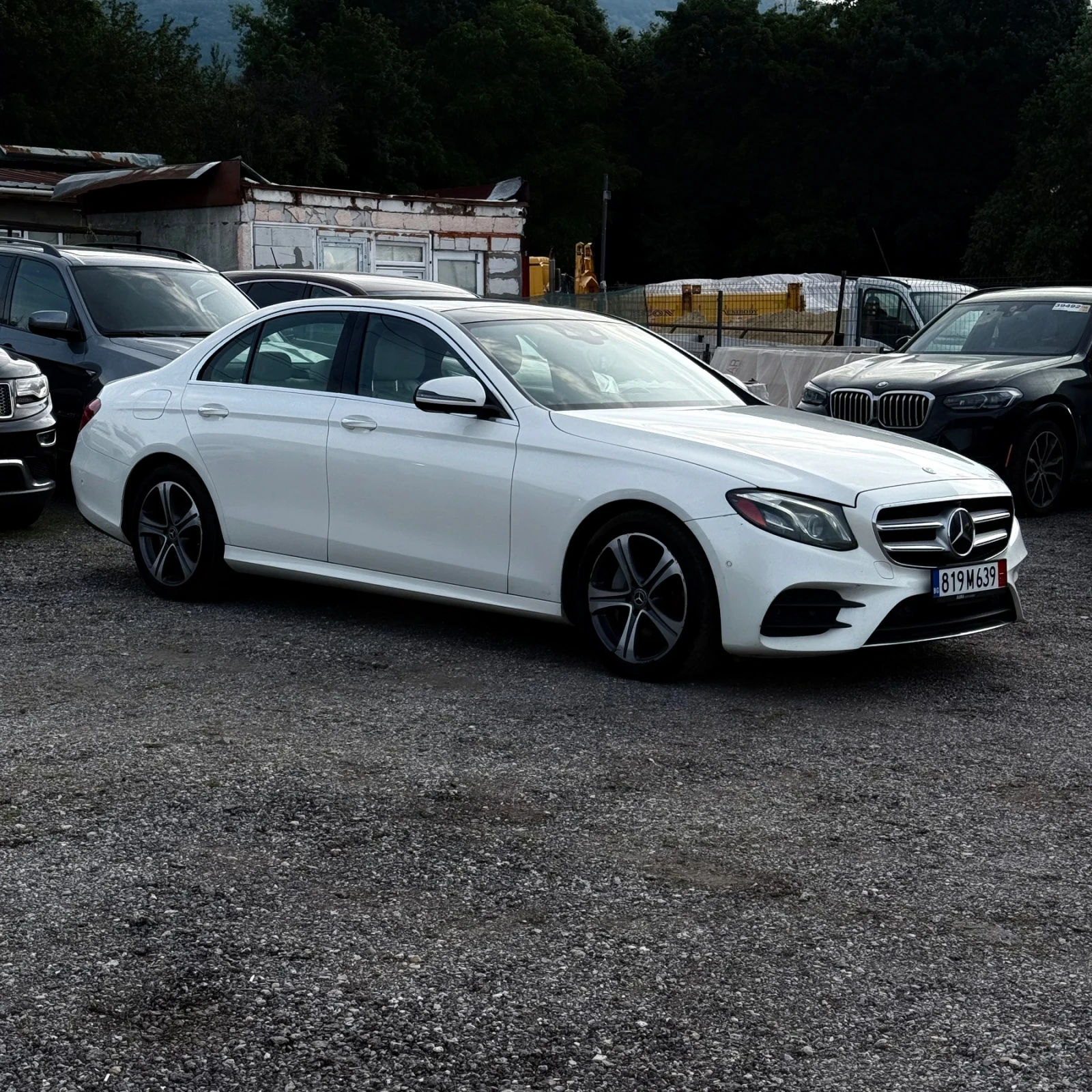 Mercedes-Benz E 300 4MATIC/AMG/WIDE SCREEN/BURM/DISTR/360/HUD/Пано, снимка 3 - Автомобили и джипове - 54998771