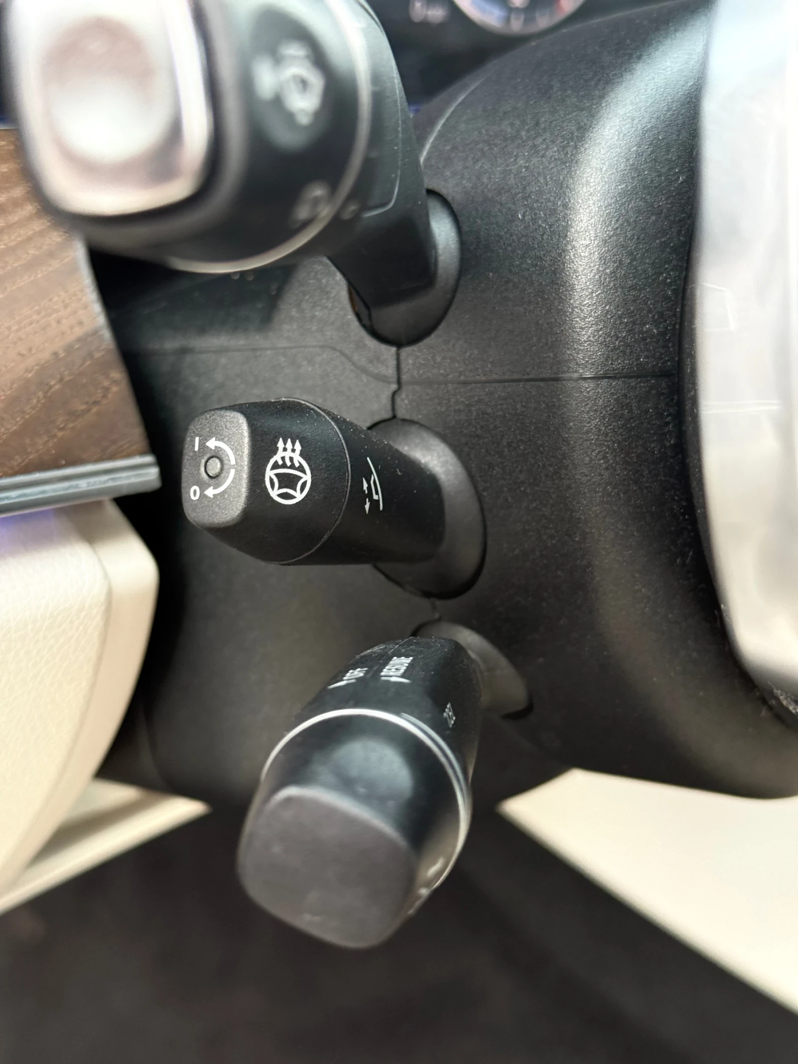 Mercedes-Benz E 300 4MATIC/AMG/WIDE SCREEN/BURM/DISTR/360/HUD/Пано, снимка 13 - Автомобили и джипове - 54998771