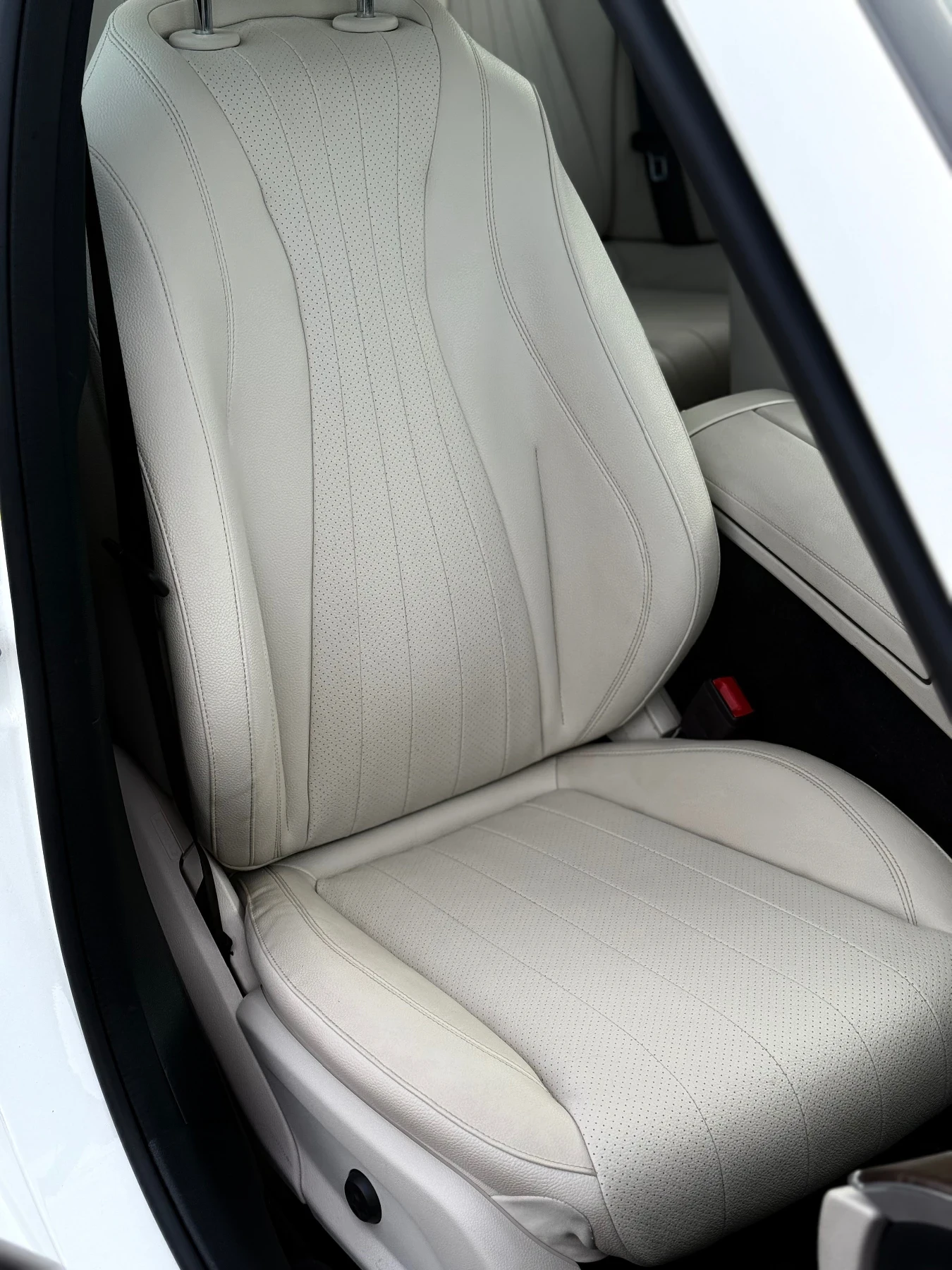 Mercedes-Benz E 300 4MATIC/AMG/WIDE SCREEN/BURM/DISTR/360/HUD/Пано, снимка 10 - Автомобили и джипове - 54998771
