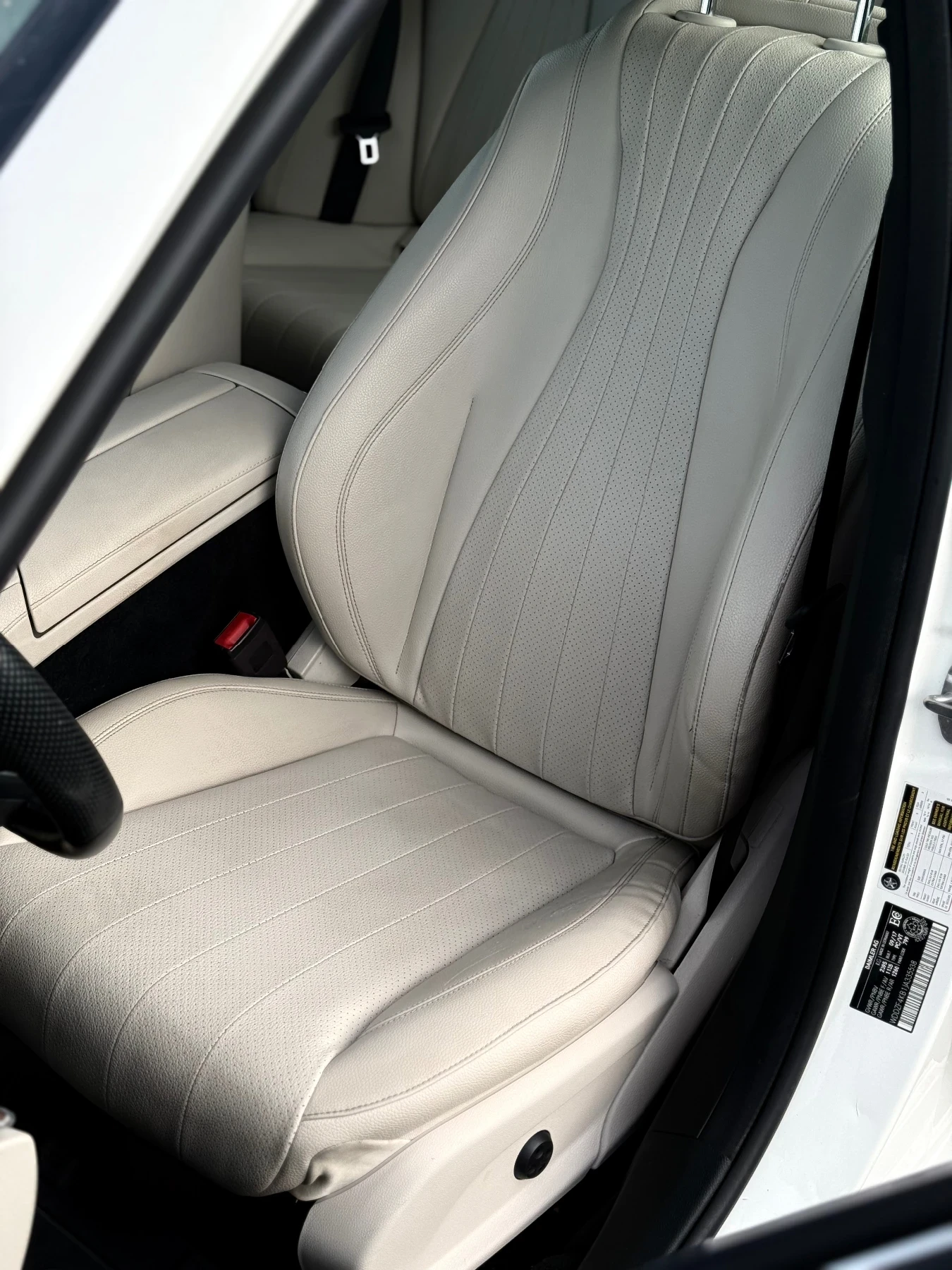 Mercedes-Benz E 300 4MATIC/AMG/WIDE SCREEN/BURM/DISTR/360/HUD/Пано, снимка 8 - Автомобили и джипове - 54998771