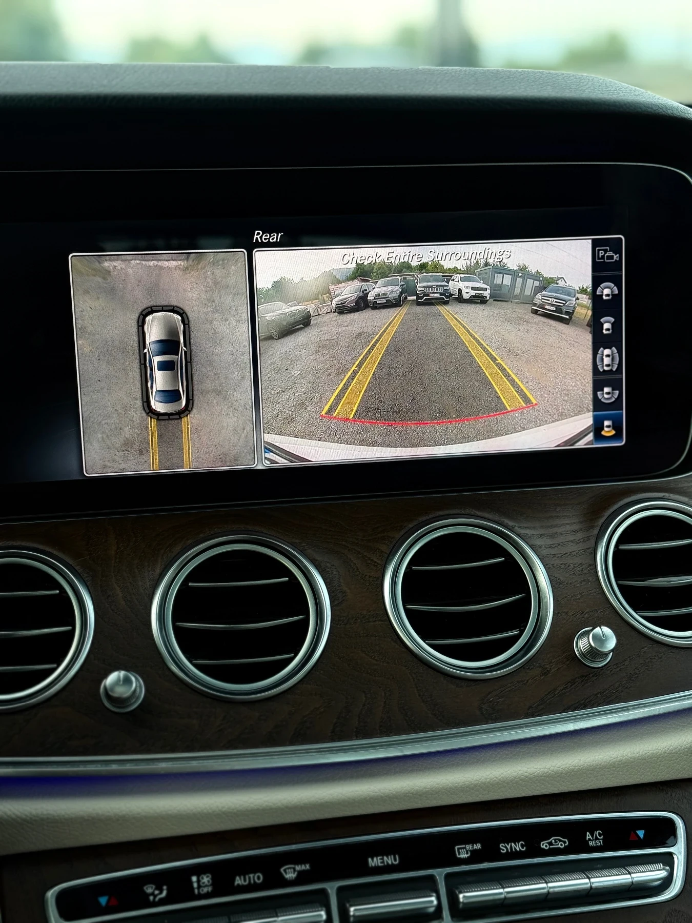 Mercedes-Benz E 300 4MATIC/AMG/WIDE SCREEN/BURM/DISTR/360/HUD/Пано, снимка 12 - Автомобили и джипове - 54998771