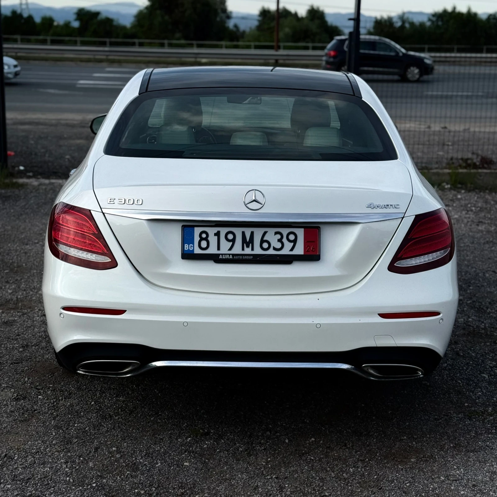 Mercedes-Benz E 300 4MATIC/AMG/WIDE SCREEN/BURM/DISTR/360/HUD/Пано, снимка 5 - Автомобили и джипове - 54998771