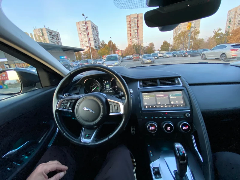 Jaguar E-pace R-dynamics КАТО НОВА!, снимка 9 - Автомобили и джипове - 52223950