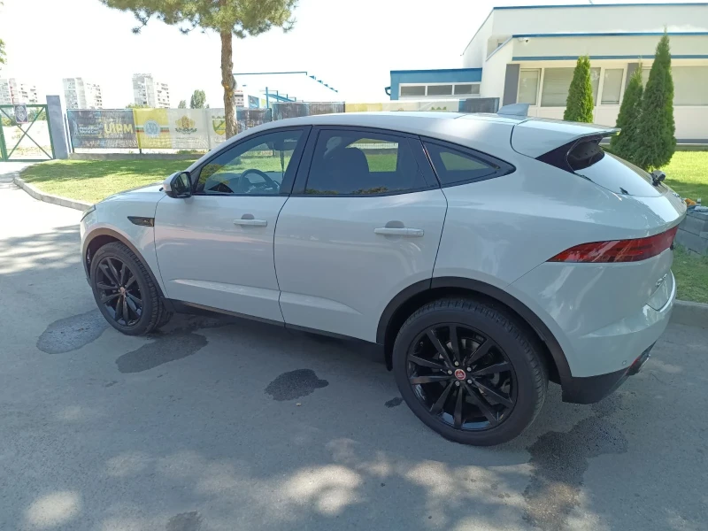 Jaguar E-pace R-dynamics КАТО НОВА!, снимка 3 - Автомобили и джипове - 52223950