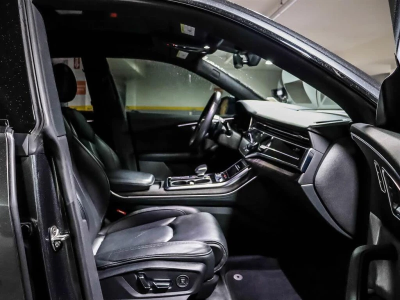 Audi Q8 3xSline* BlackOptic* Bang3D* Matrix* Distr* Масаж*, снимка 6 - Автомобили и джипове - 52870755