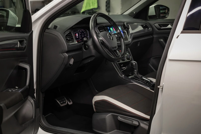 VW T-Roc 2.0 TSI 4MOTION, снимка 7 - Автомобили и джипове - 53030894