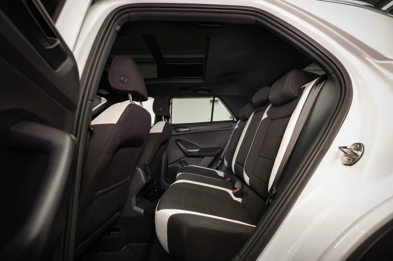 VW T-Roc 2.0 TSI 4MOTION, снимка 12 - Автомобили и джипове - 53030894