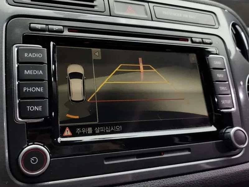 VW Tiguan 2.0 TDI, снимка 15 - Автомобили и джипове - 54302775