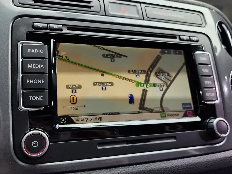 VW Tiguan 2.0 TDI, снимка 14 - Автомобили и джипове - 54302775