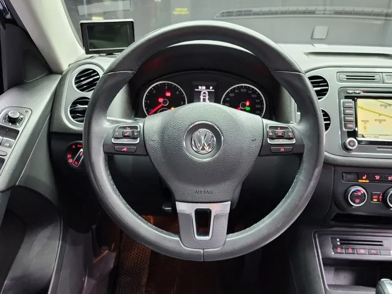 VW Tiguan 2.0 TDI, снимка 13 - Автомобили и джипове - 54302775