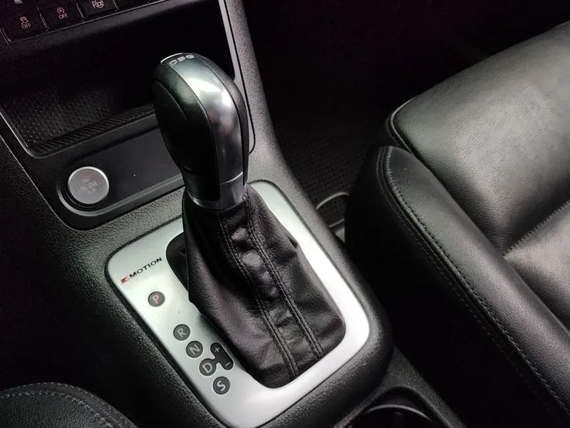 VW Tiguan 2.0 TDI, снимка 9 - Автомобили и джипове - 54302775