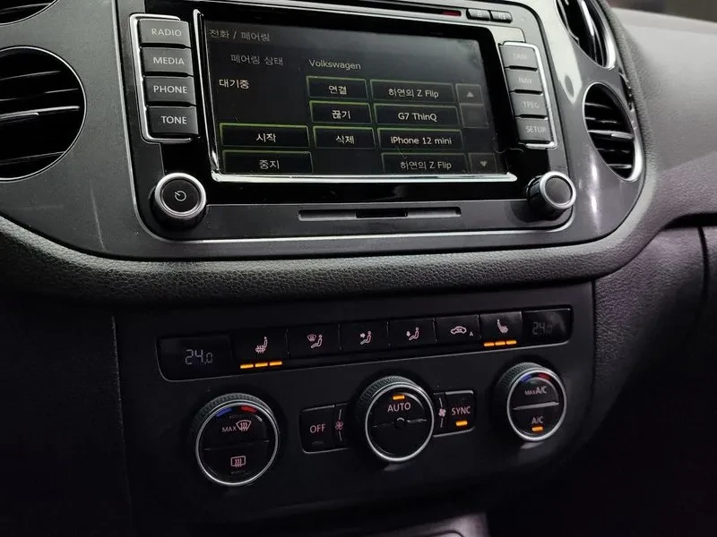 VW Tiguan 2.0 TDI, снимка 16 - Автомобили и джипове - 54302775