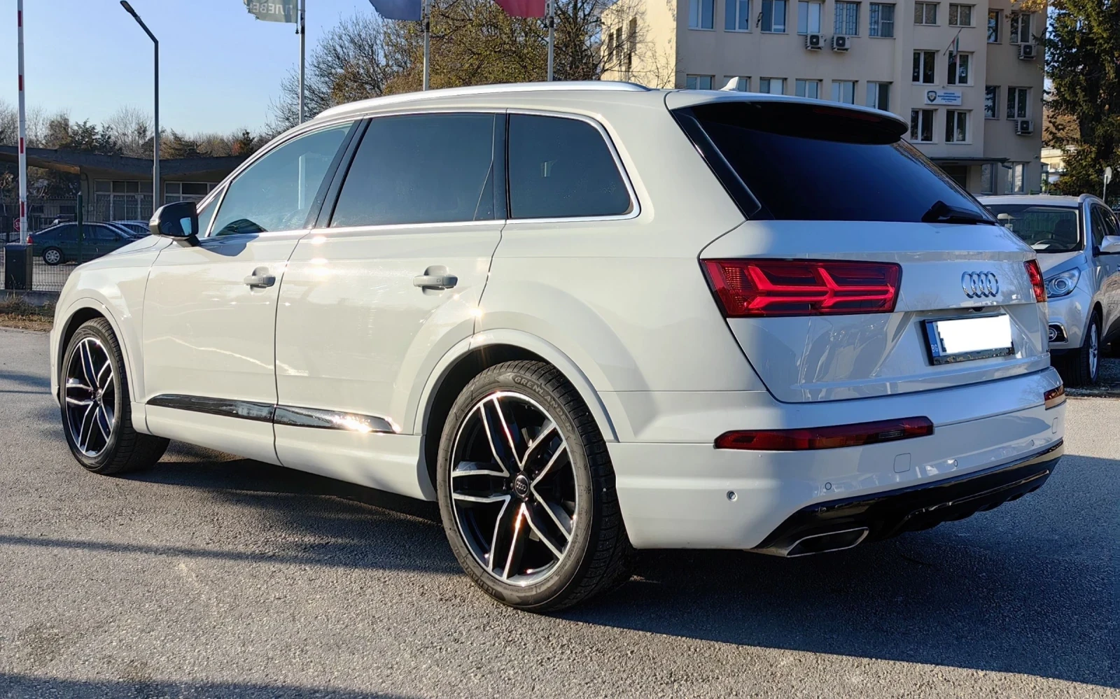 Audi Q7 S-line x 3/167х. км+ ПЪЛНА СЕР. ИСТОРИЯ/7-МЕСТЕН  - изображение 4