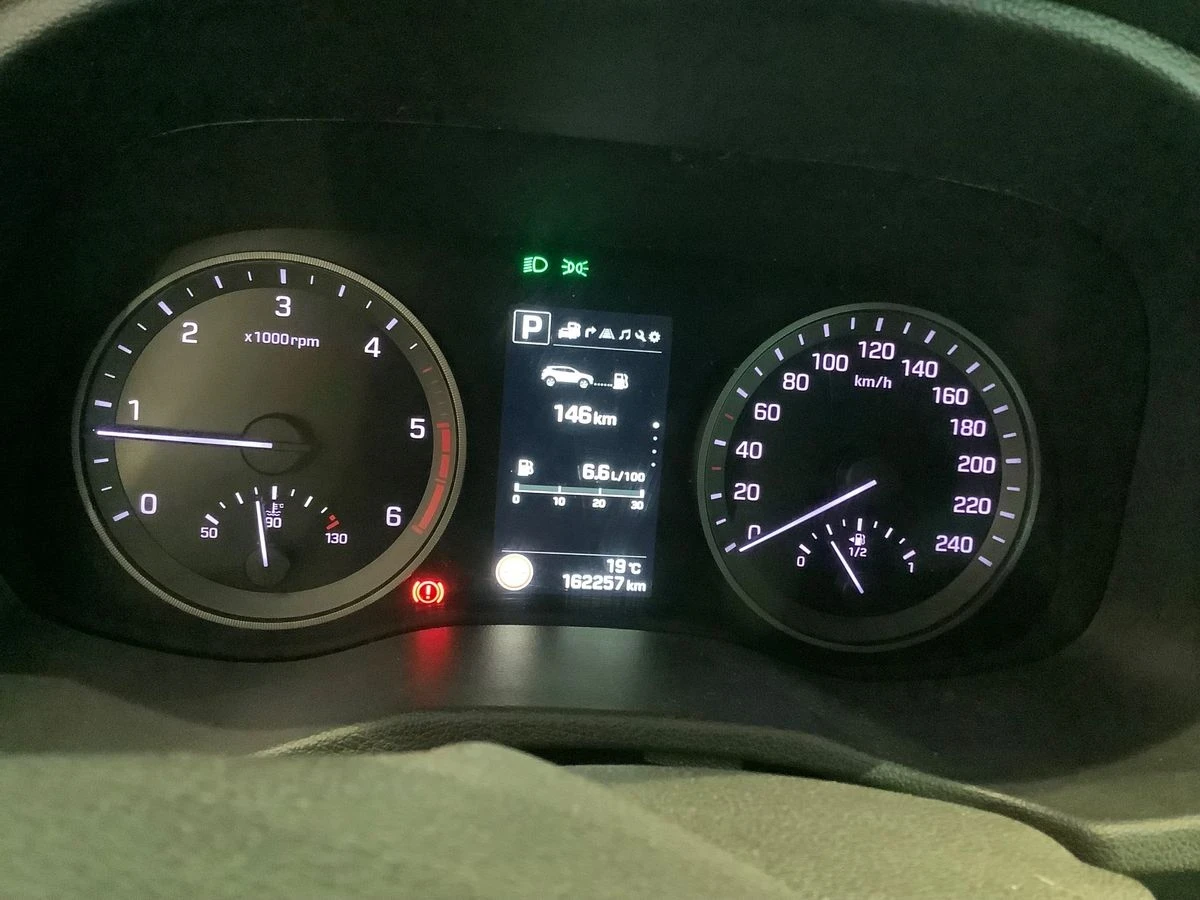 Hyundai Tucson 2.0CRDI* 4WD* Подгрев* Автоматик - изображение 9