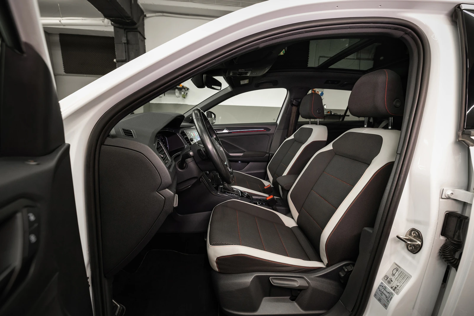 VW T-Roc 2.0 TSI 4MOTION - изображение 8