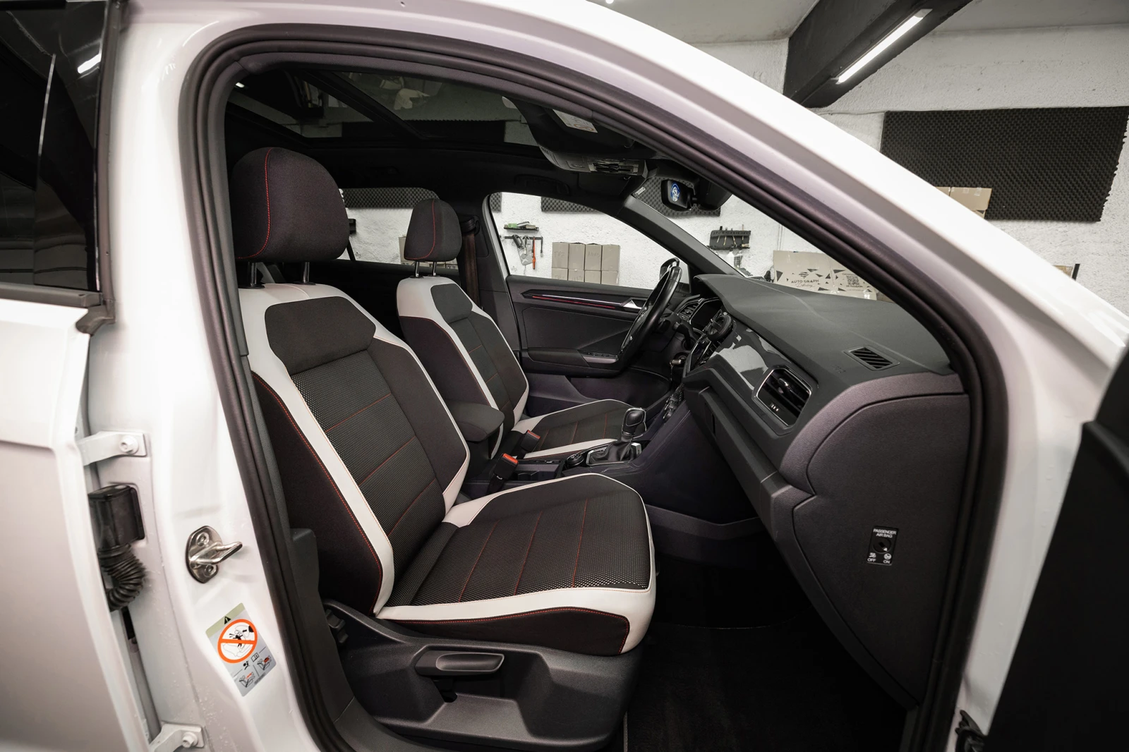 VW T-Roc 2.0 TSI 4MOTION - изображение 10