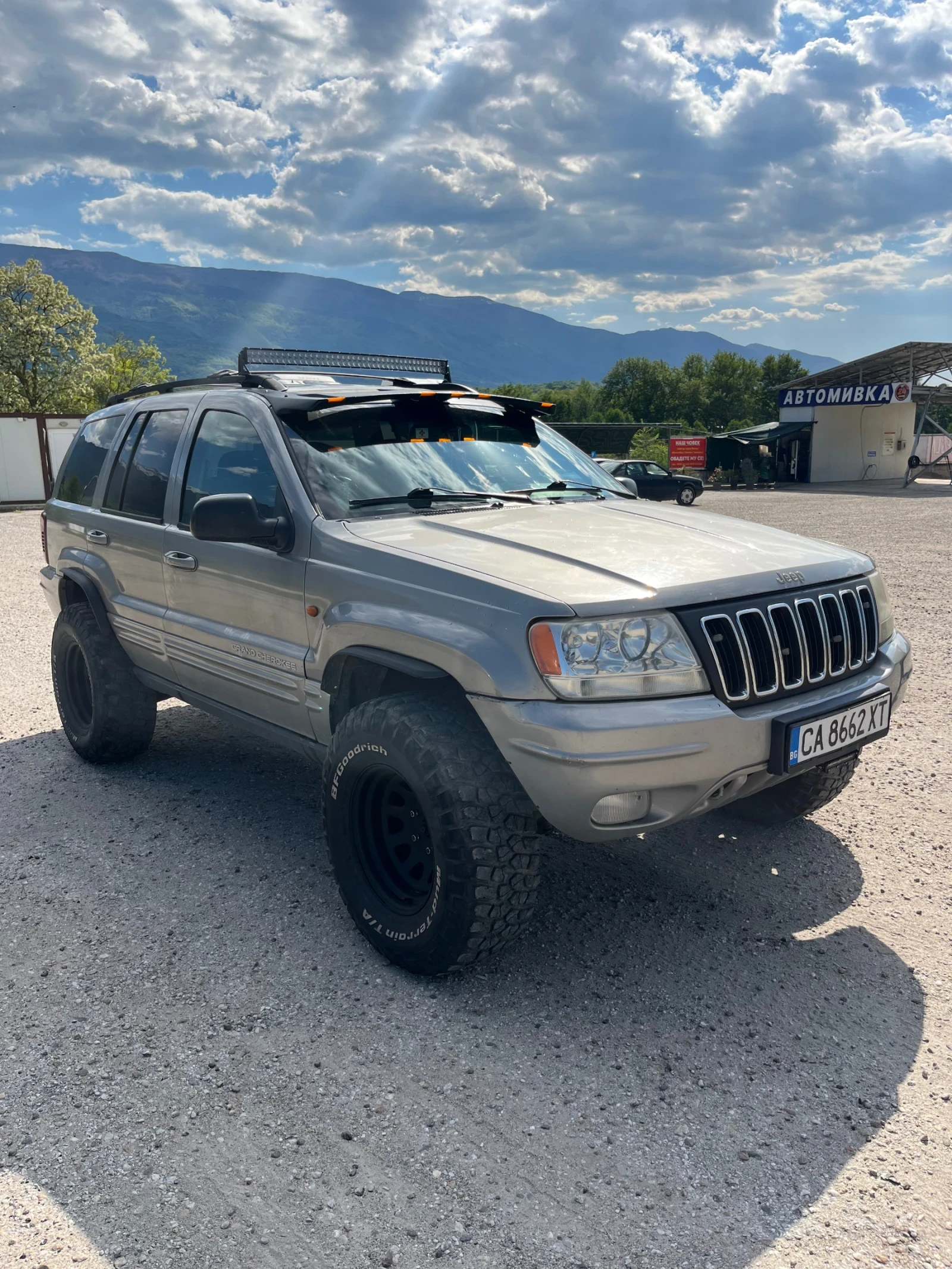 Jeep Grand cherokee 4.7 Бензин-Газ, снимка 3 - Автомобили и джипове - 53563459