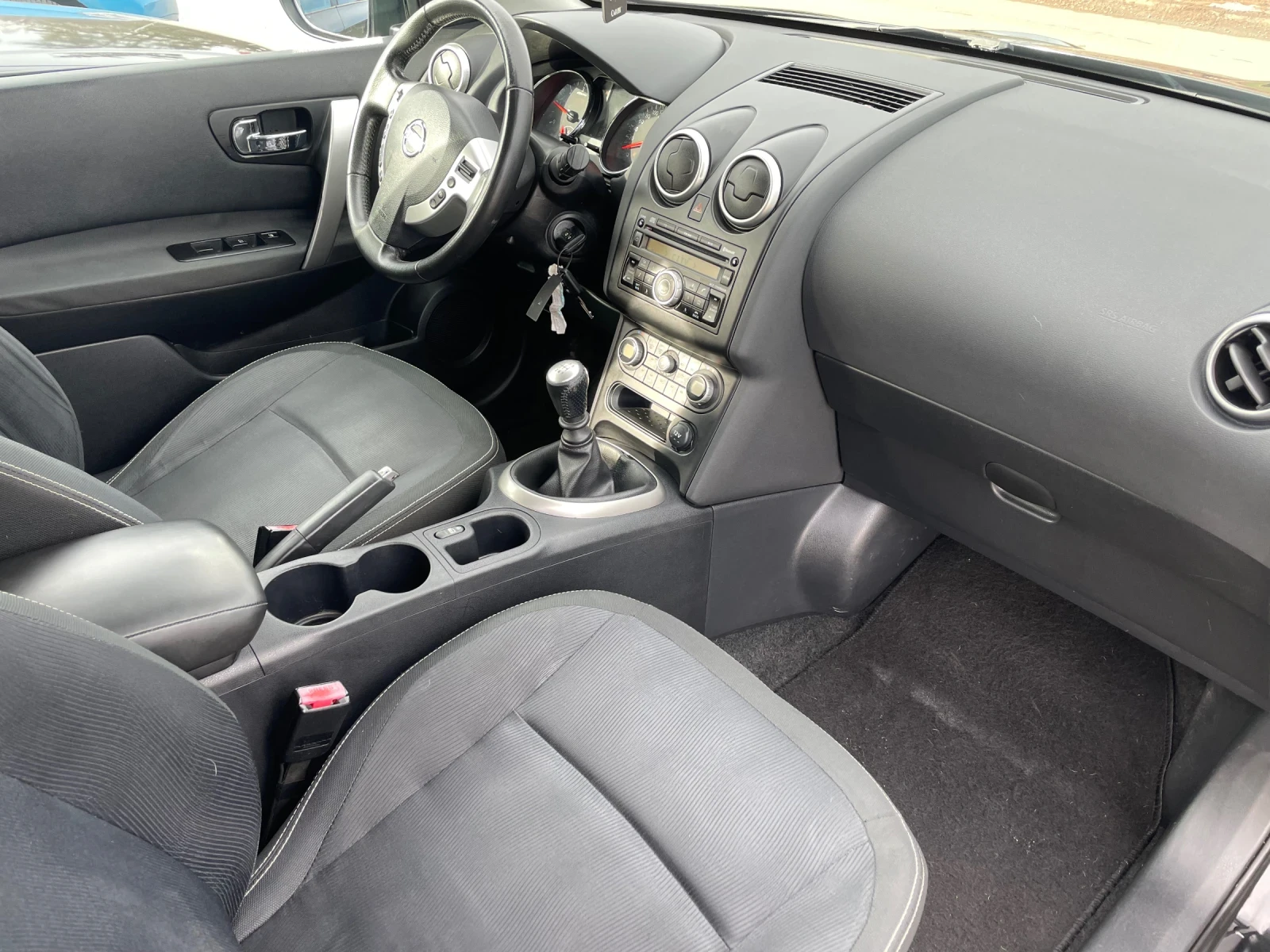 Nissan Qashqai 1.5, снимка 17 - Автомобили и джипове - 53993491