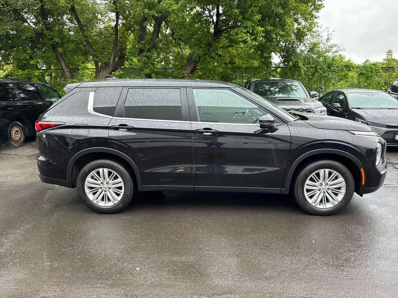 Mitsubishi Outlander * ES * АВТОКРЕДИТ БЕЗ ПЪРВОНАЧАЛНА ВНОСКА* , снимка 3 - Автомобили и джипове - 54986055