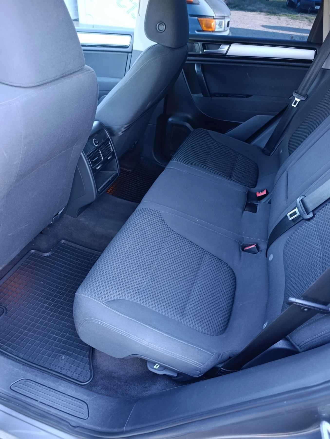 VW Touareg 3.0 TDI ТОП ЦЕНА, снимка 9 - Автомобили и джипове - 56202045