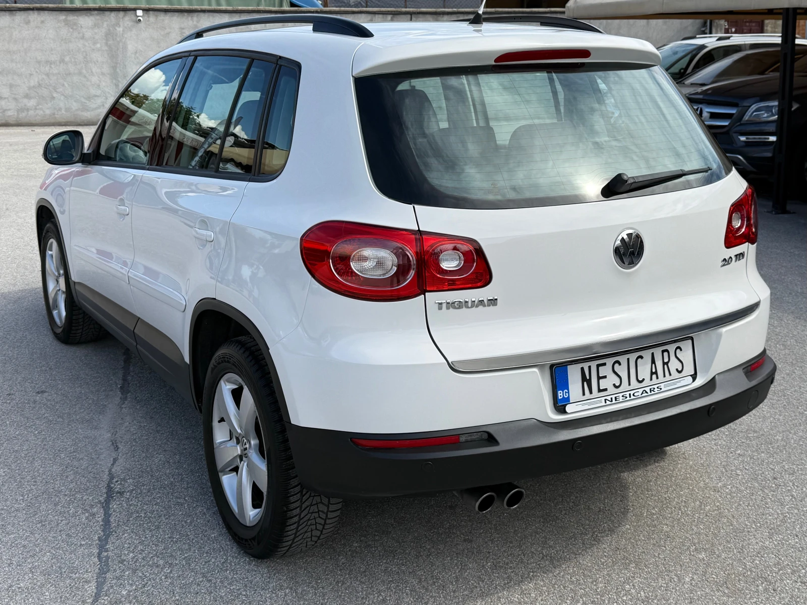 VW Tiguan 2.0 TDI Track & Field 4Motion, снимка 6 - Автомобили и джипове - 56292857