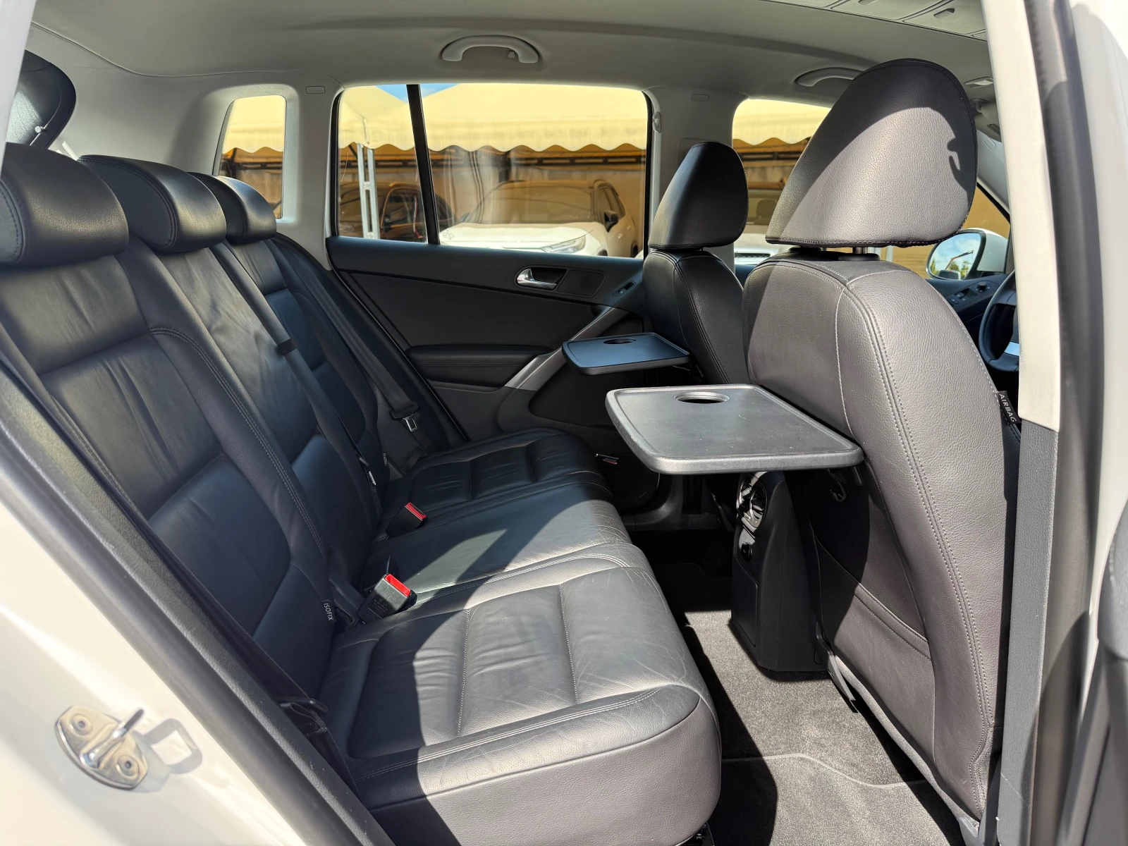 VW Tiguan 2.0 TDI Track & Field 4Motion, снимка 15 - Автомобили и джипове - 56292857