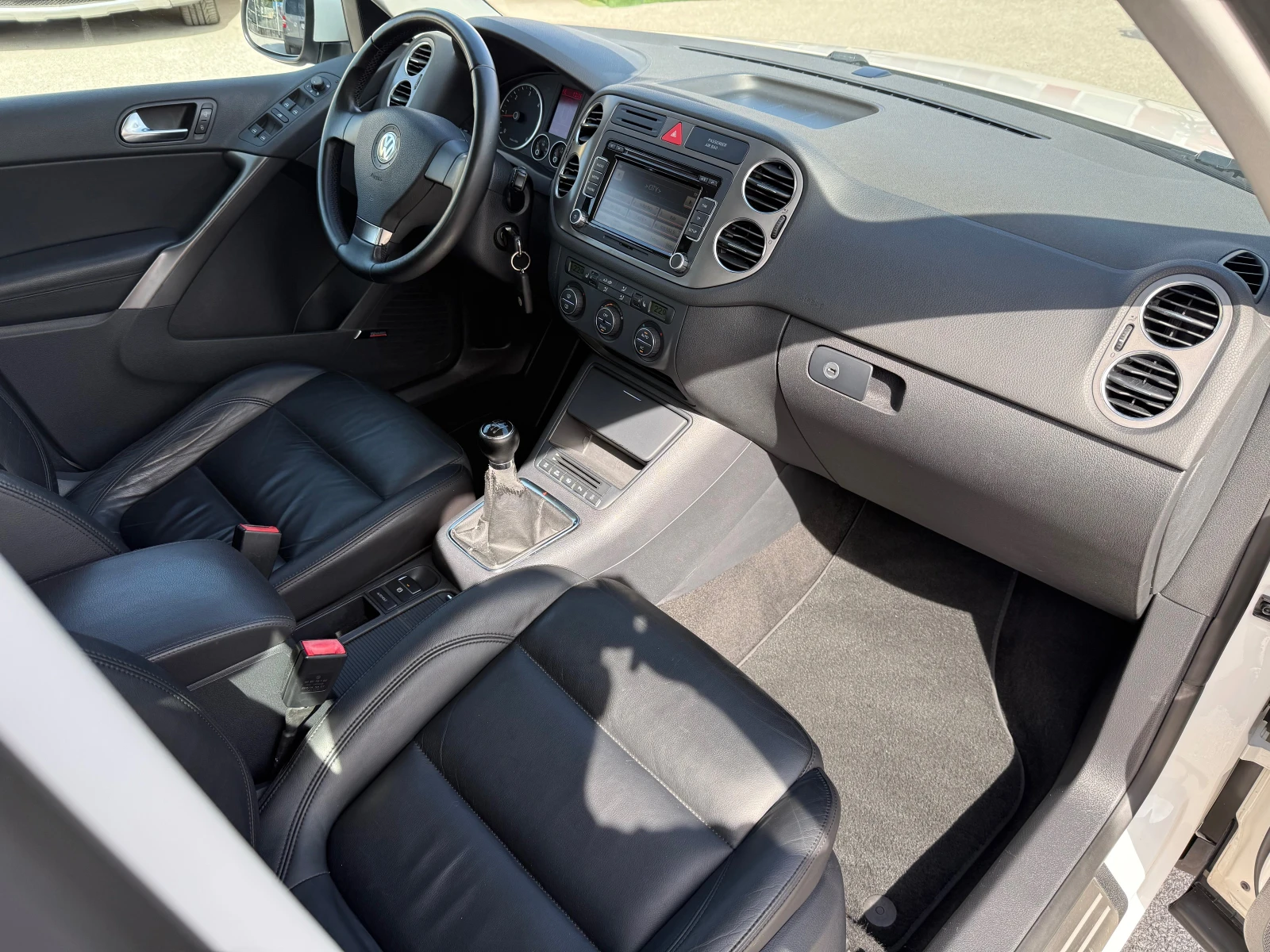 VW Tiguan 2.0 TDI Track & Field 4Motion, снимка 14 - Автомобили и джипове - 56292857