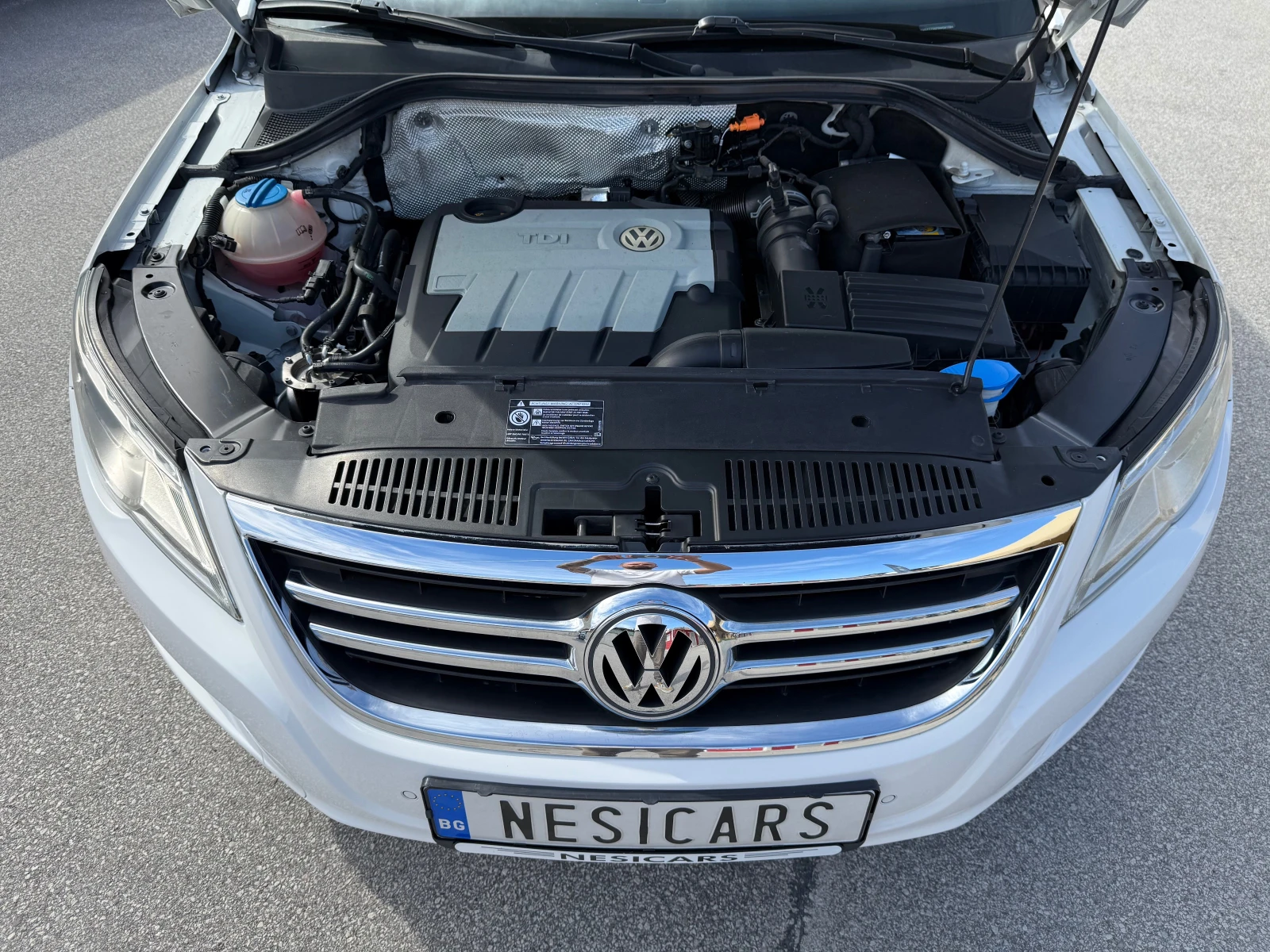 VW Tiguan 2.0 TDI Track & Field 4Motion, снимка 8 - Автомобили и джипове - 56292857