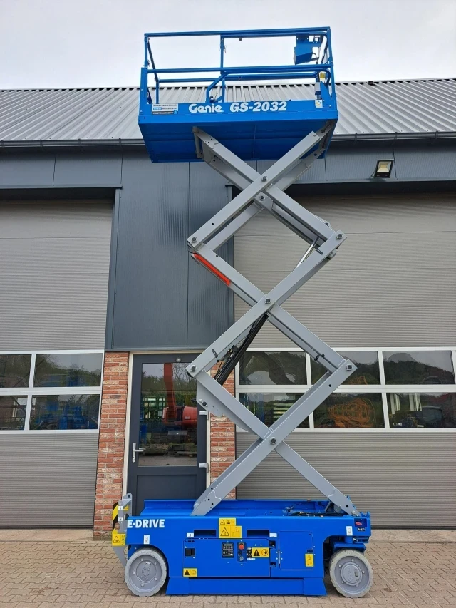 Автовишка Друга марка GENIE GS-2032 / 8 м. ВИСОЧИНА / 5  броя, снимка 4 - Индустриална техника - 55267621