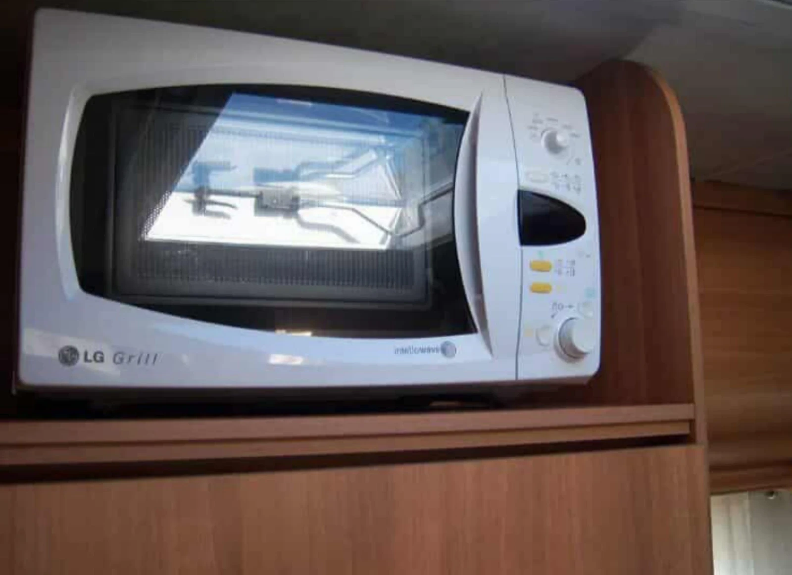  Elnagh Prince  | Mobile.bg   12