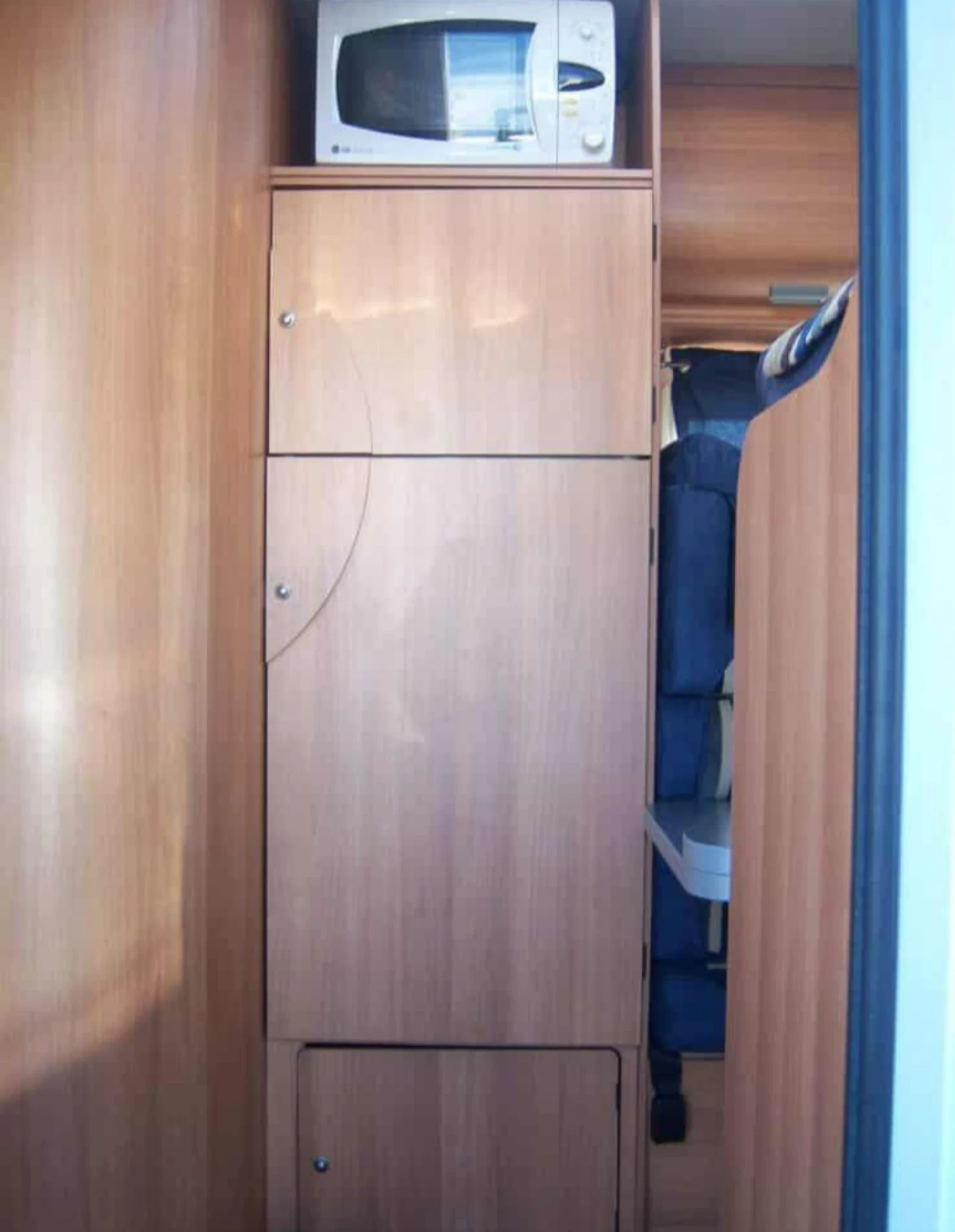  Elnagh Prince  | Mobile.bg   15