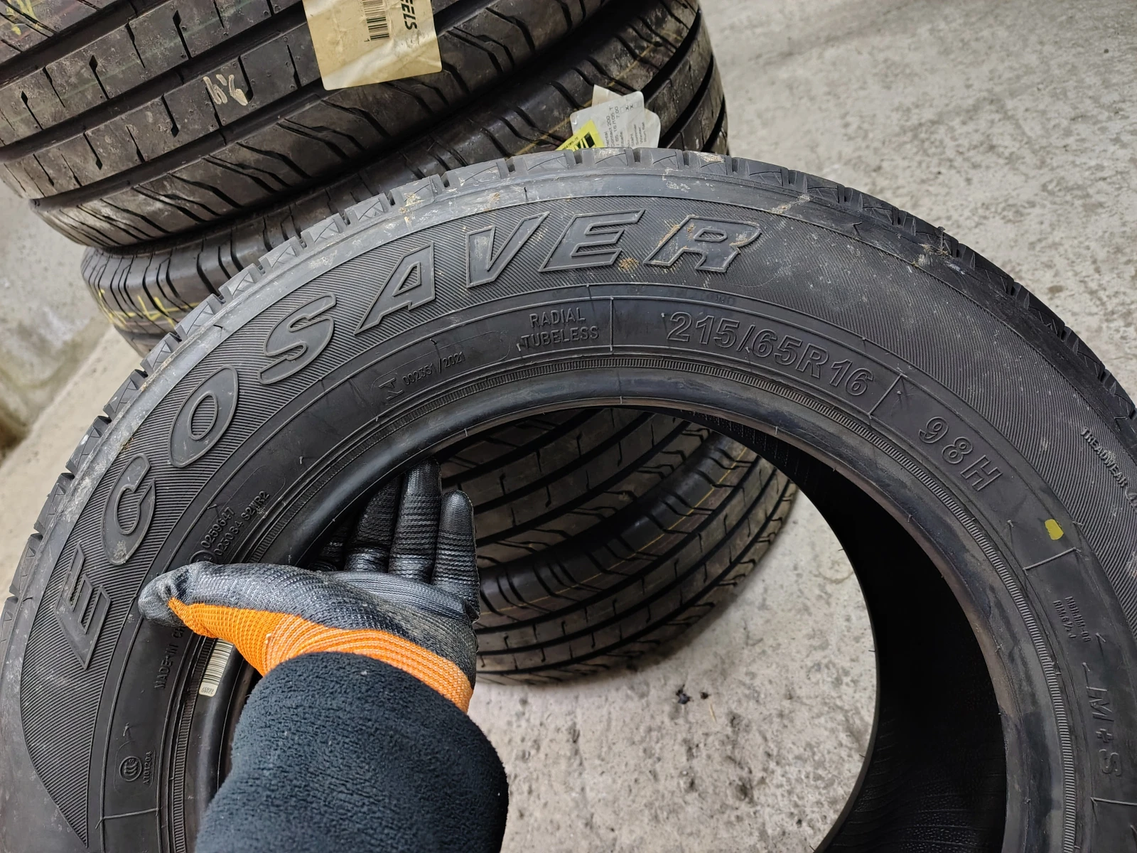 Гуми Летни 215/65R16, снимка 6 - Гуми и джанти - 53752002