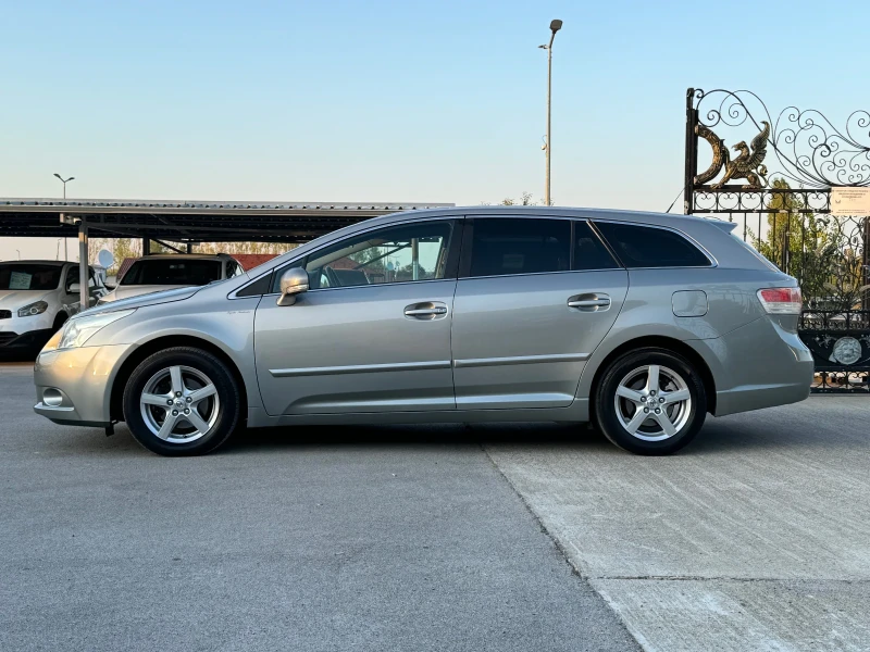 Toyota Avensis 2.2D4D 136к.с., снимка 2 - Автомобили и джипове - 47335459