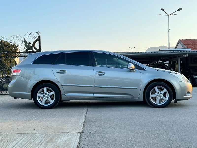 Toyota Avensis 2.2D4D 136к.с., снимка 4 - Автомобили и джипове - 47335459