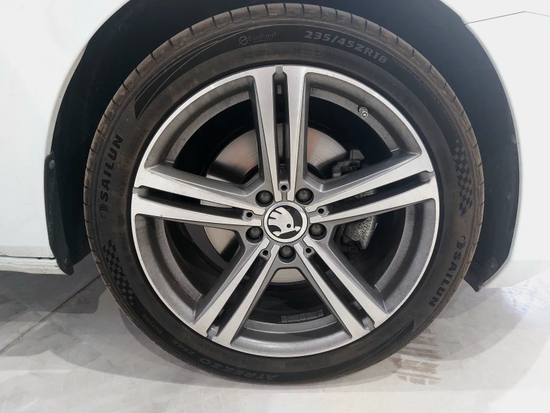 Skoda Superb 2.0TDI DSG7, снимка 15 - Автомобили и джипове - 51997554