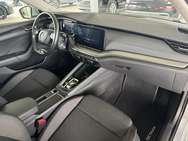 Skoda Octavia 2.0TDI, снимка 10 - Автомобили и джипове - 52445843