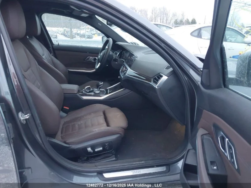 BMW 330 XI* M-Pack* Panorama* 2 ключа, снимка 7 - Автомобили и джипове - 52871341