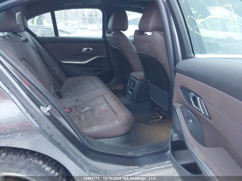 BMW 330 XI* M-Pack* Panorama* 2 ключа, снимка 8 - Автомобили и джипове - 52871341