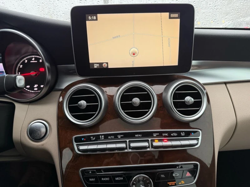 Mercedes-Benz C 300 4MATIC* АвтоКредит* (ЦЕНА ДО БГ), снимка 17 - Автомобили и джипове - 53179874